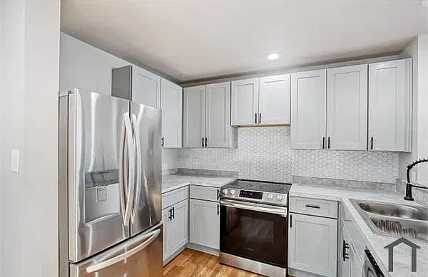 3 bed, 1100 sqft, $1,395 — Photo 2