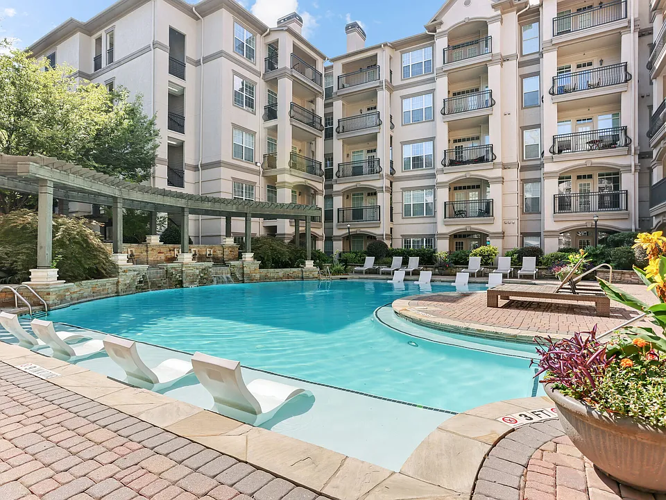 Avana Uptown