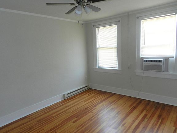 3rd image of 360 13th Ave NE APT 19