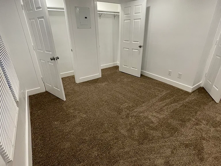 524 E Elm Ave — Photo 4