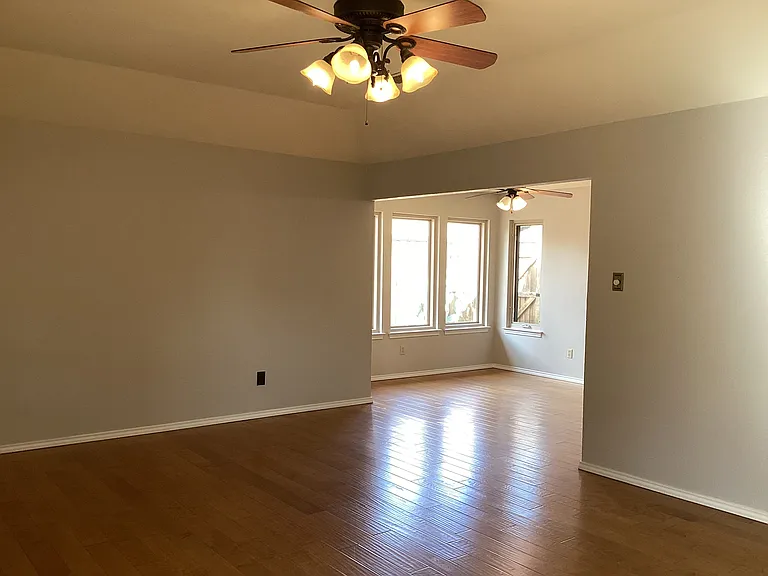 2841 Southridge Dr — Photo 10