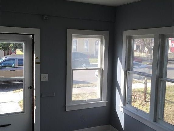 5th image of 327 Lincoln Ave