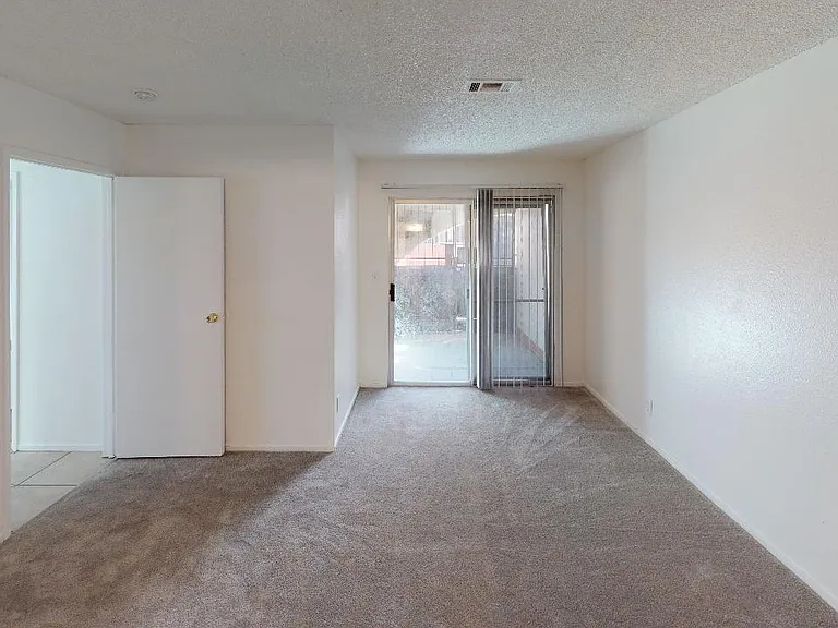 816 Hedge Way #6 — Photo 10