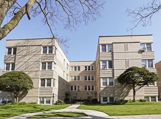 100 Pine Ave UNIT 4, Riverside, IL 60546