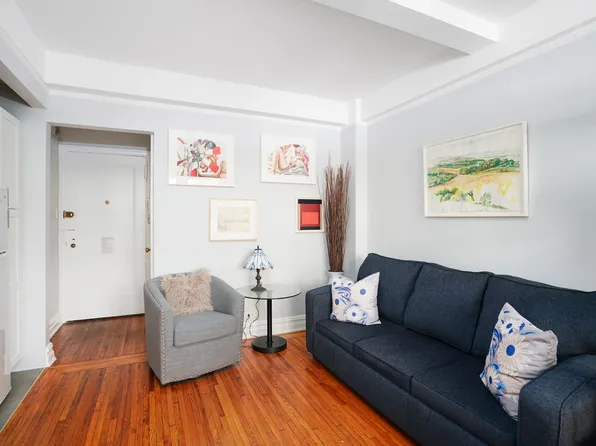 457 West 57th Street 911 image 2 of 9