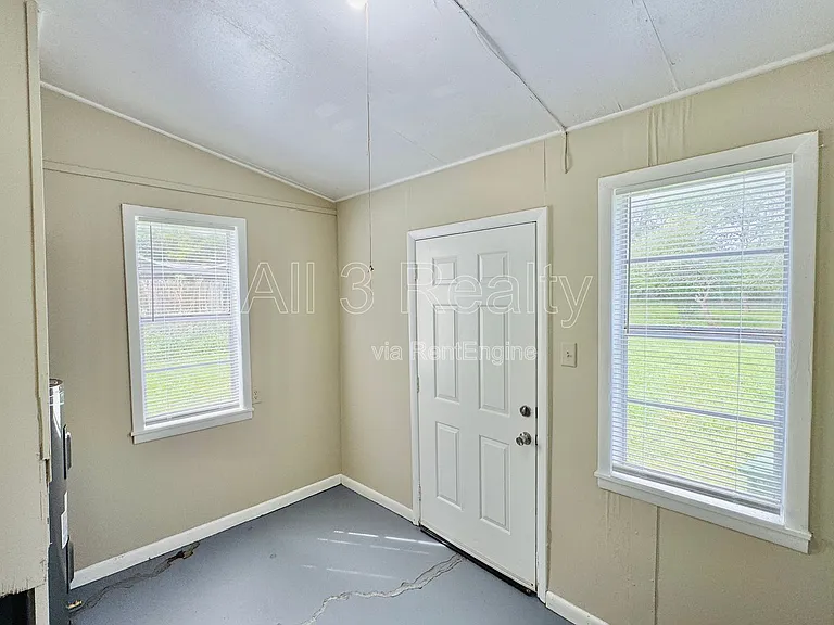 2023 Windsor Ave — Photo 12