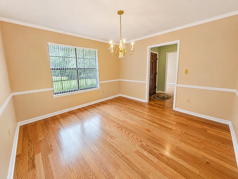 1285 Cordova Cir — Photo 6