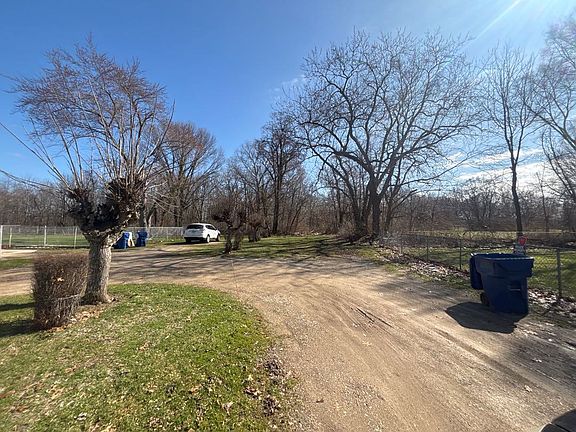 4th image of 950 Davar St