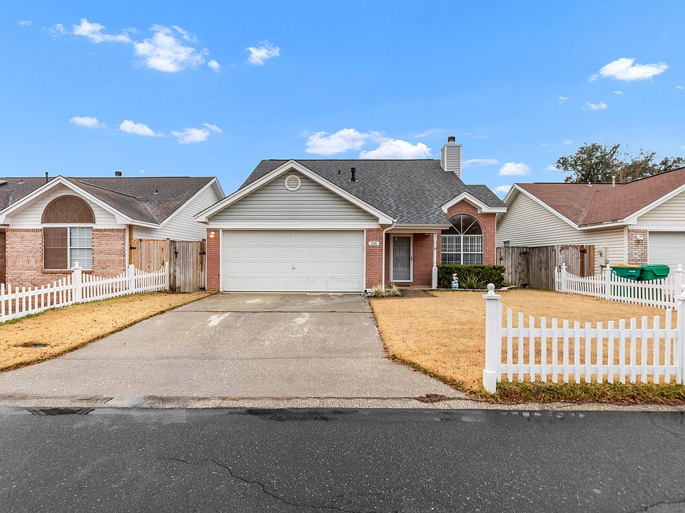 1st image of 928 Village Ln