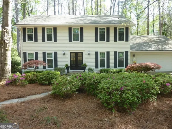 615 Lake Forest Ct, Roswell, GA 30076