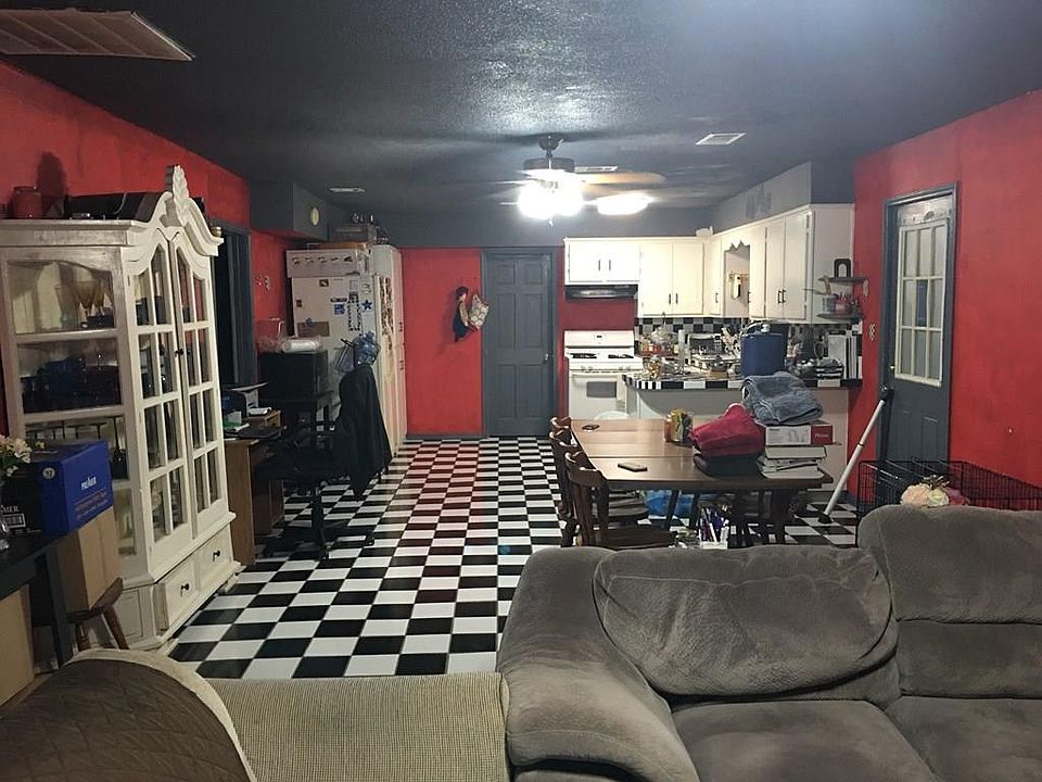 2nd image of 1210 E Stubbs St