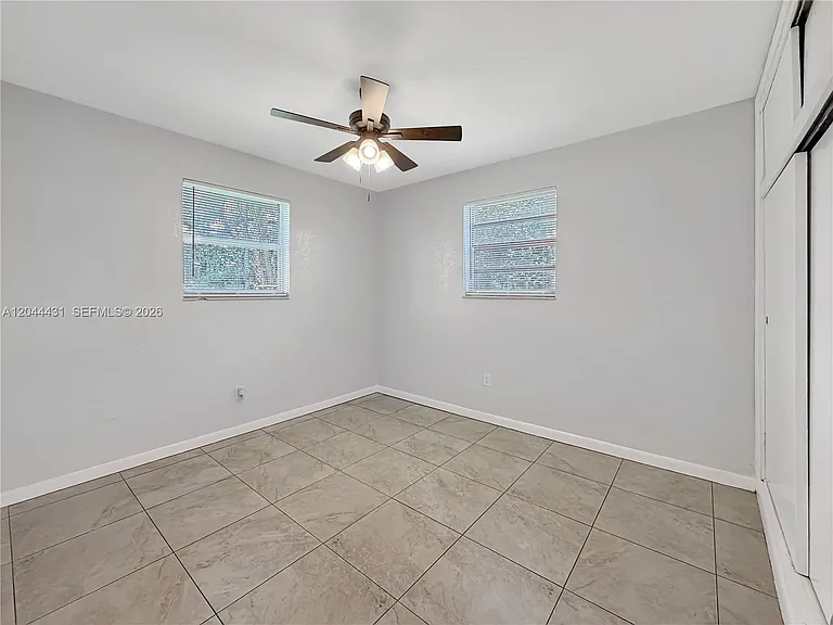 533 NW 15th Way — Photo 13