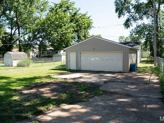 4th image of 754 Loekes Dr