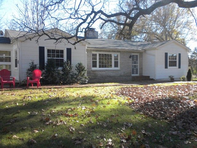 1st image of 100 Dogwood Ln