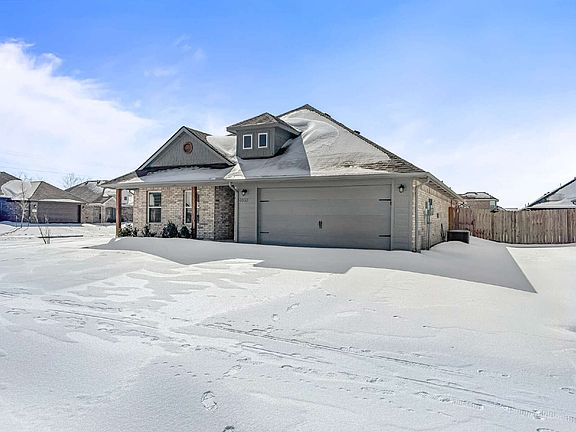 3rd image of 2800 Orchid Dr