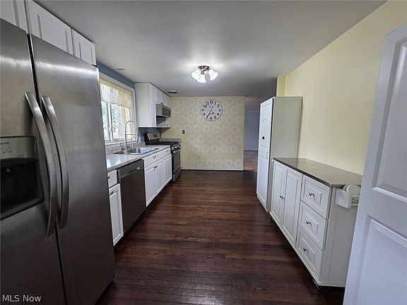 4th image of 1341 Benton St