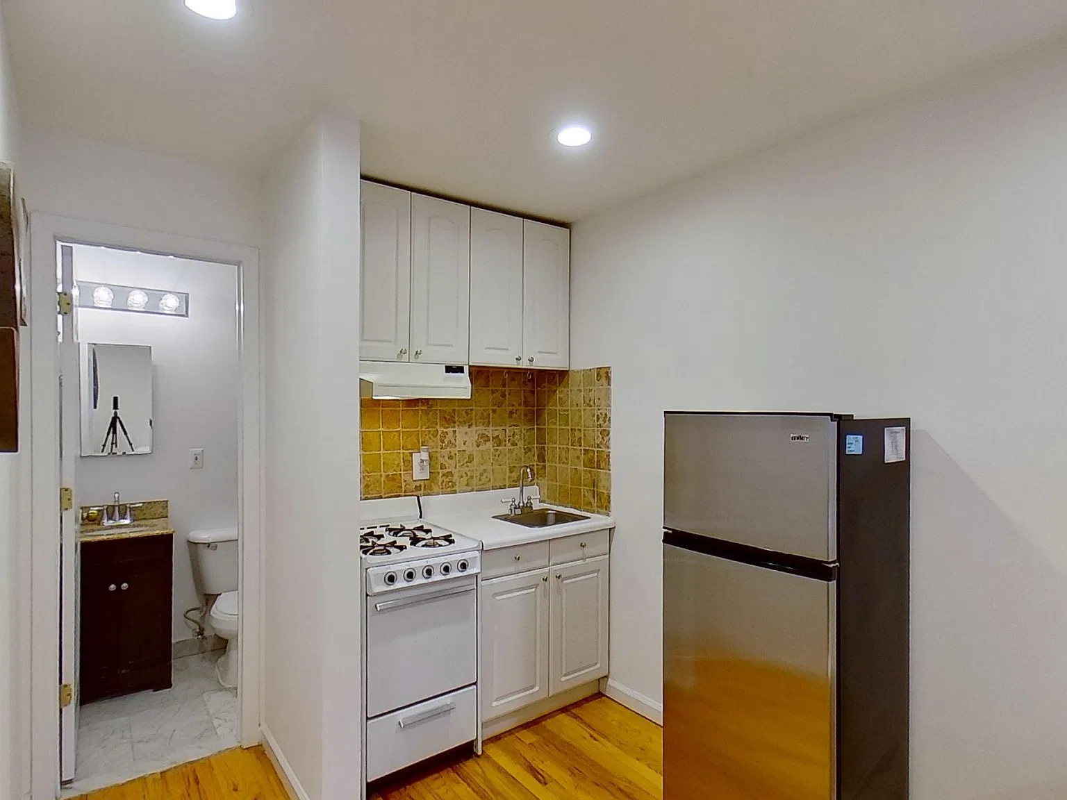 Studio, $2,200 — Photo 4