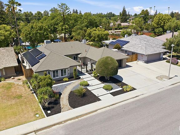 3rd image of 8821 Sierra Oak Dr