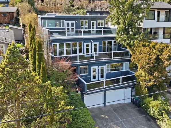 2341 Caledonia Ave, North Vancouver, BC V7G 1T8