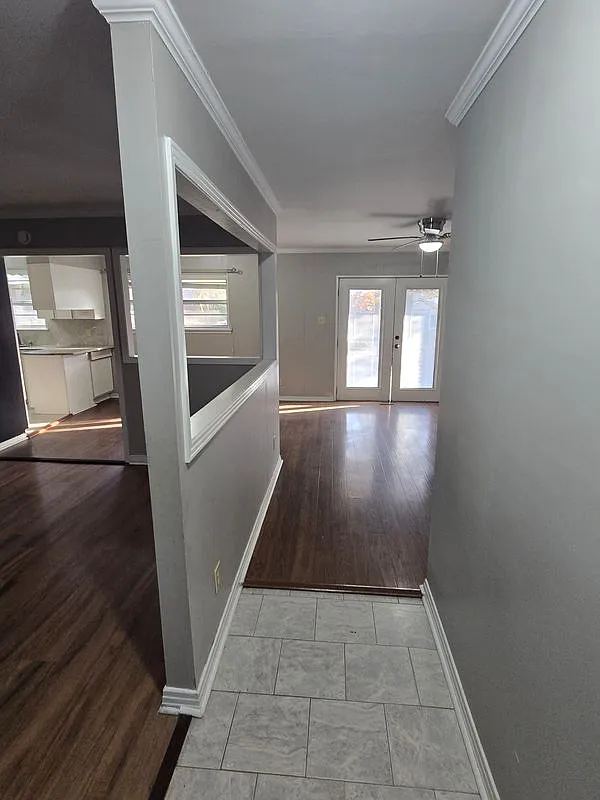 Comfortable 3-Bed Single-Story Home with Carport & Private Backyard — Photo 2