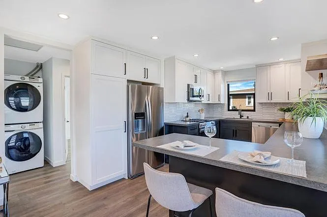 2 bed, 800 sqft, $3,299 — Photo 4