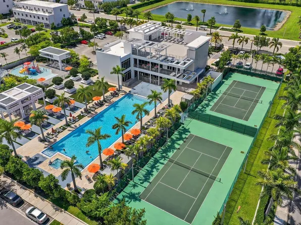 10460 NW 67th St, Doral, FL 33178