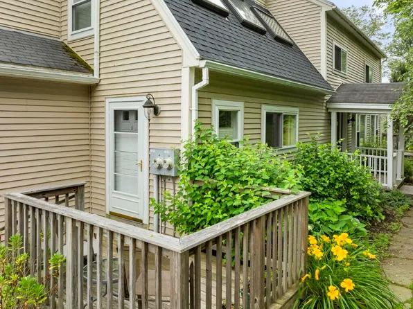 5 Hillside Place #2, Boothbay, ME 04537