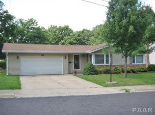 608 Oakwood Ln, Washington, IL 61571