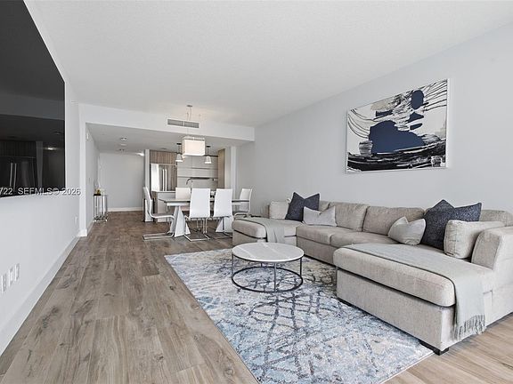 3rd image of 600 NE 27th St APT 1204