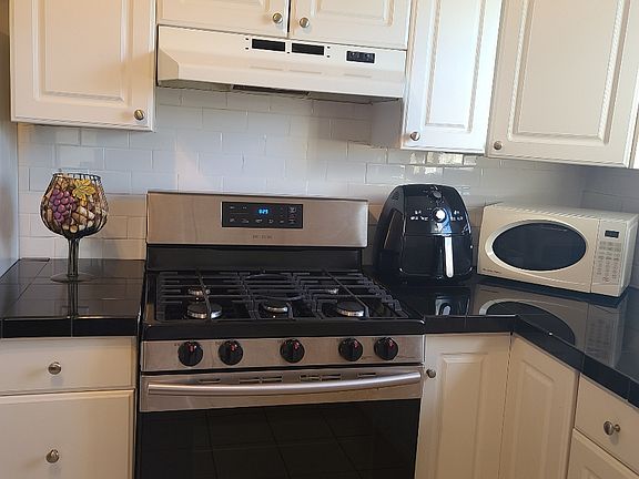 2nd image of 141 Gainsborg Ave E #1R