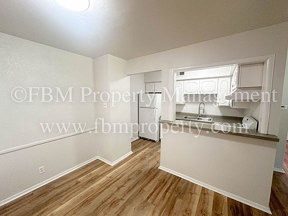 5th image of 518 N Rogers St APT 201