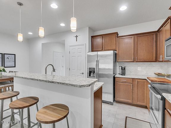 4th image of 7006 BEAUHAVEN Court