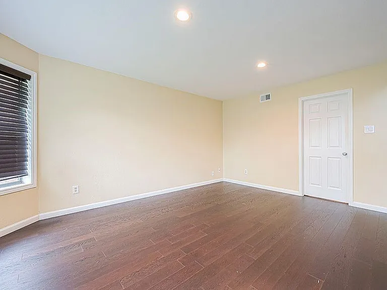 2039 Shorewood Ln — Photo 7