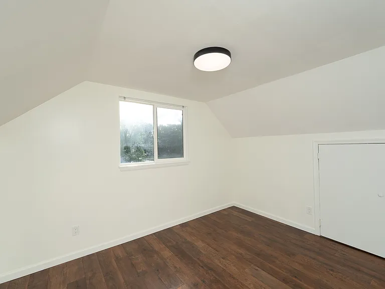 966 E Barrett Ave — Photo 15