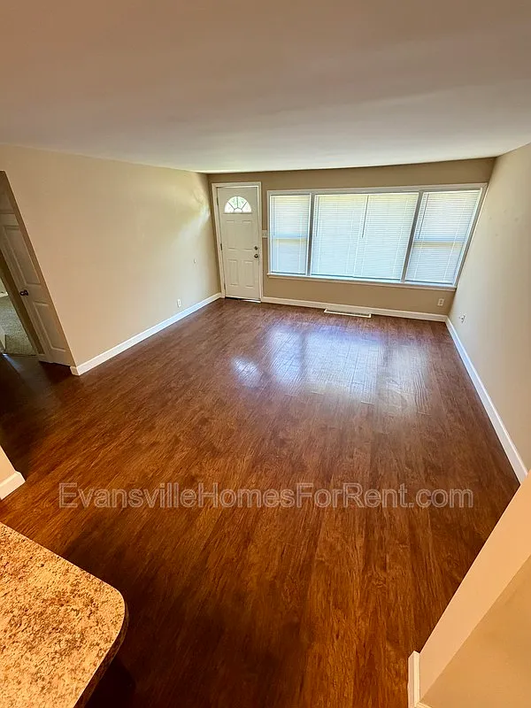 3 bed, 1.5 bath, 1500 sqft, $1,350 — Photo 3