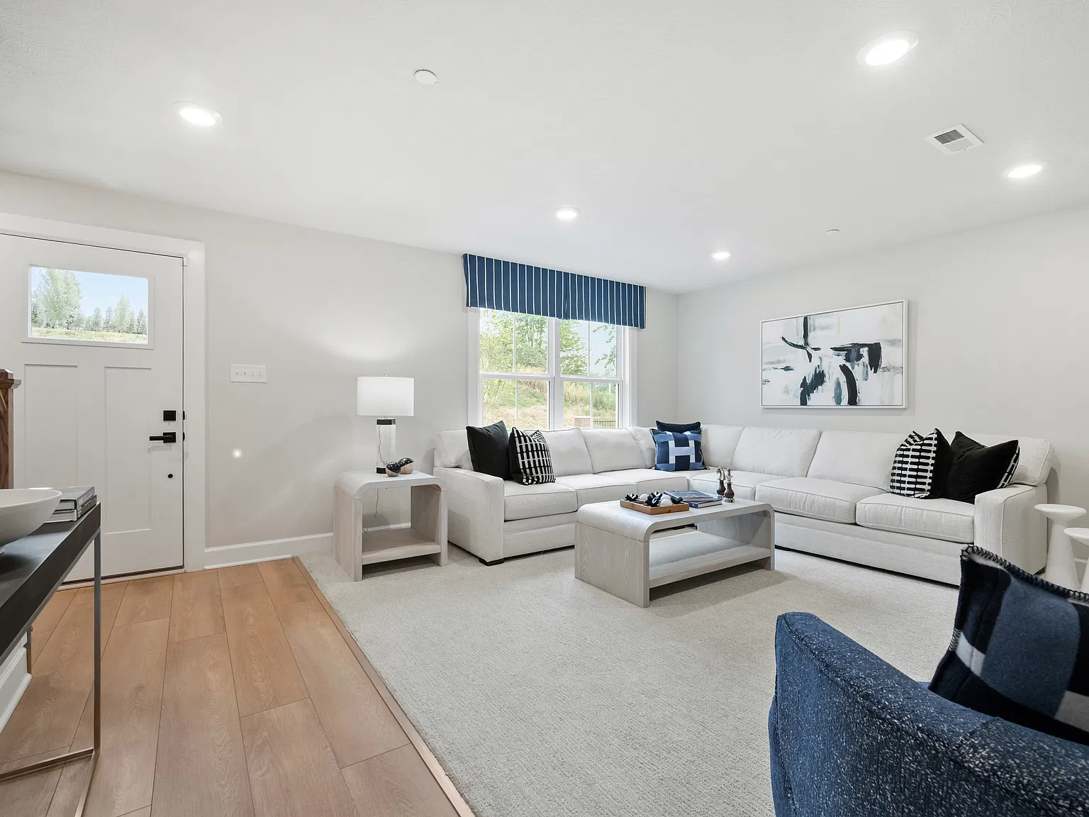 3 bed, 3.5 bath, 2153 sqft, $3,400 — Photo 2