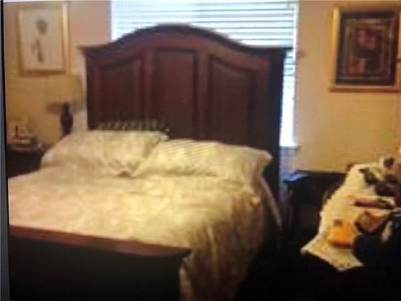 3rd image of 2909 Essex Ave
