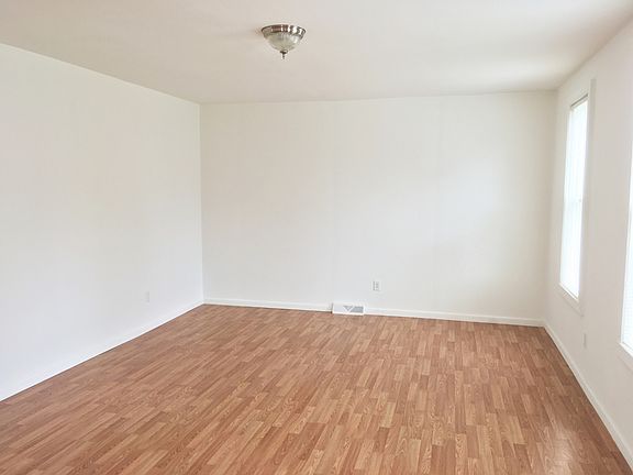 2nd image of 1822 Camphausen Ave