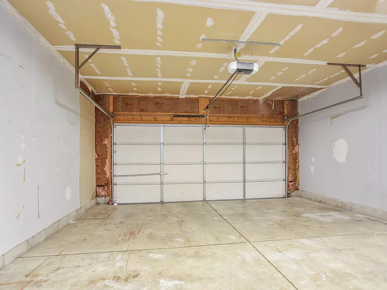 445 Oak Meadow Dr — Photo 17