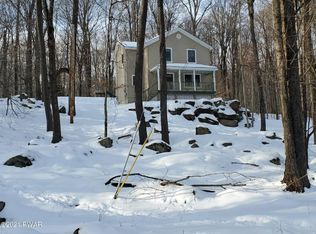 116 Lakeside Dr, Greentown, PA 18426