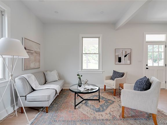 4th image of 3004 Lawson St