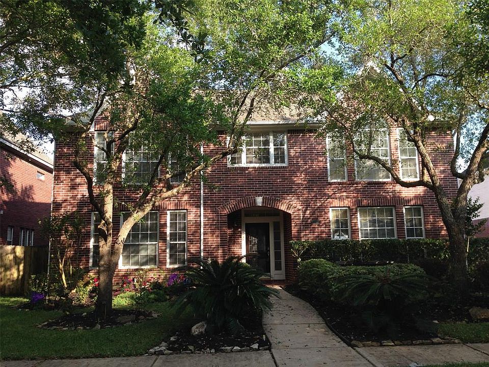 1st image of 807 Blakely Bend Dr