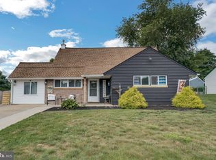 9 Harp Rd, Levittown, PA 19056