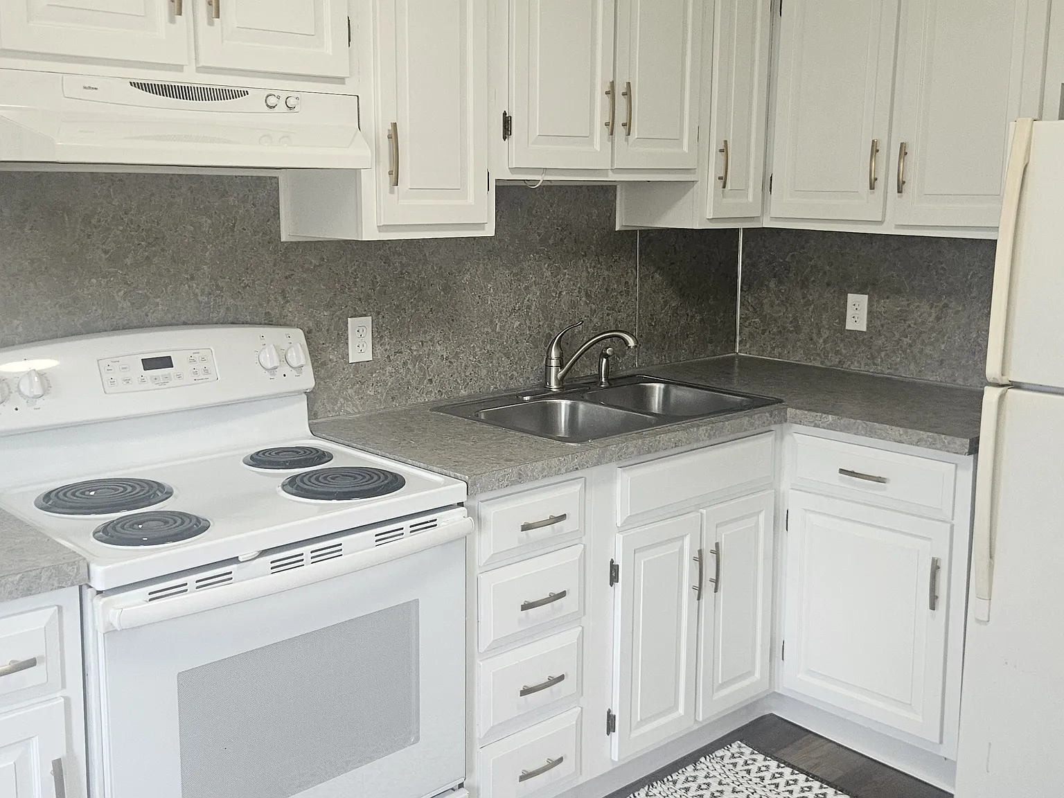 2 bed, $1,050 — Photo 2
