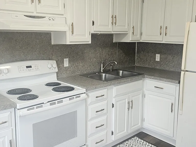 30 E Pine St — Photo 2