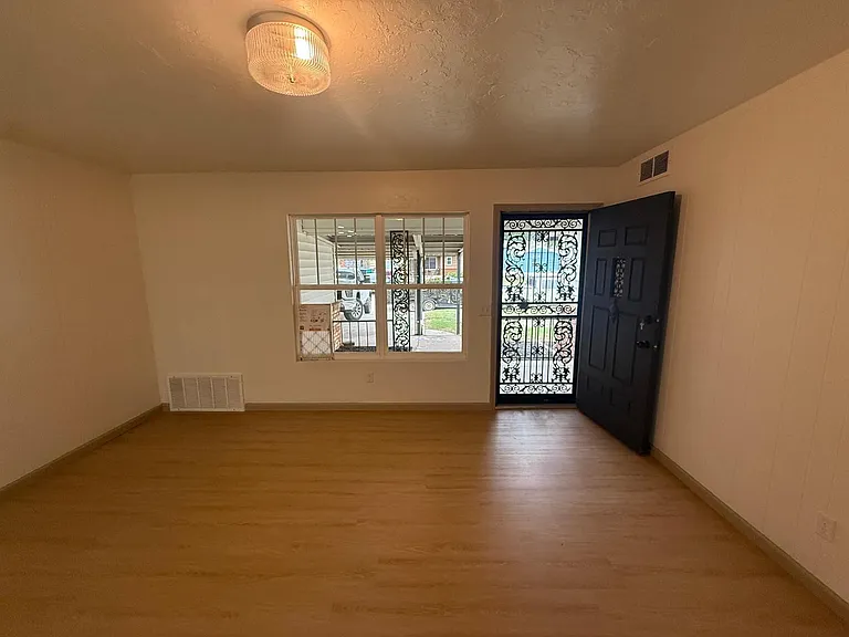 5413 S Lee Ave — Photo 8