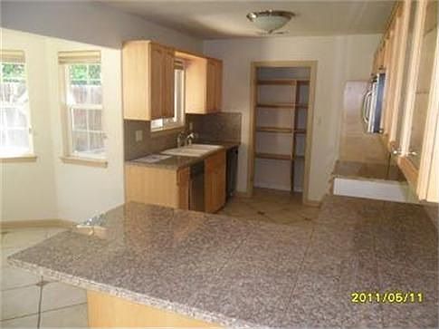 3rd image of 625 Paloma Ave