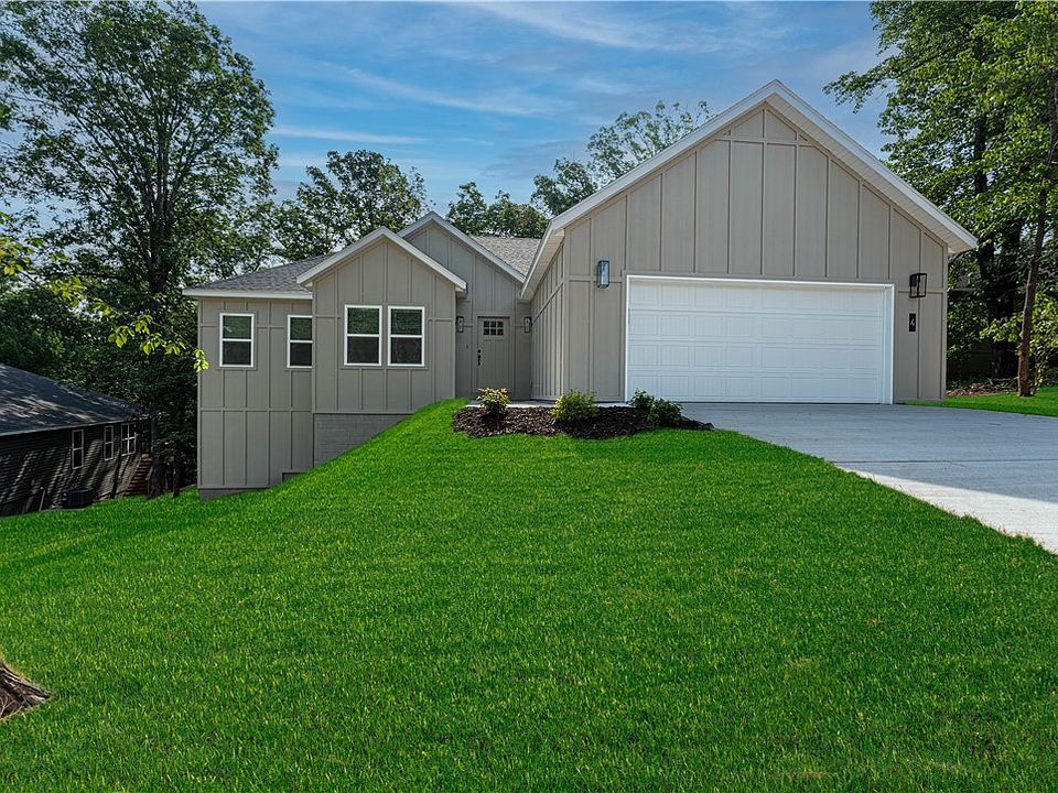 1st image of 4 Holt Ln