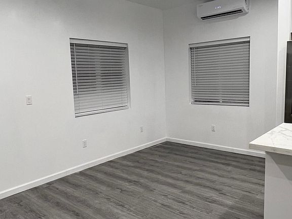 3rd image of 3022 E Vermillion St
