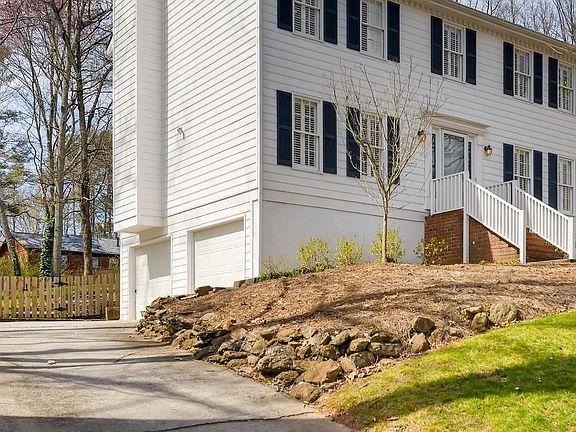 2nd image of 3375 Chestnut Creek Dr